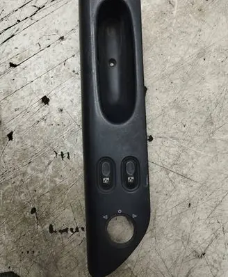 Renault Laguna I Electric window control switch 7701672454 7701672454E