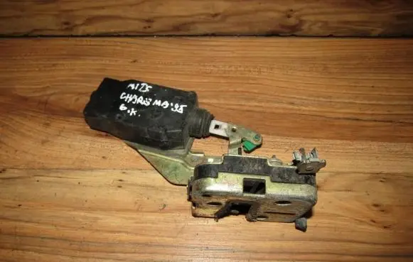 Mitsubishi Carisma Rear door lock