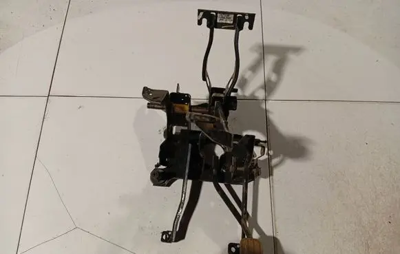 Seat Alhambra (Mk1) Brake pedal W503196