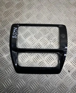 Volkswagen Jetta VI Radio/GPS head unit trim 5C6858069D