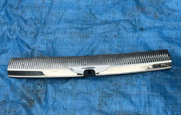 Volkswagen Multivan T5 Rear sill (body part) 7H5864585A