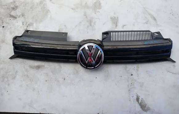 Volkswagen Golf VI Front grill 