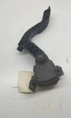 Volkswagen PASSAT B5 Accelerator throttle pedal 8D1721523F 6PV00837603