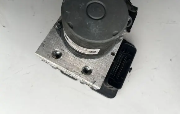 Jeep Cherokee ABS Pump P68287910AG TYA078923569