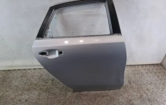 KIA Ceed Rear door