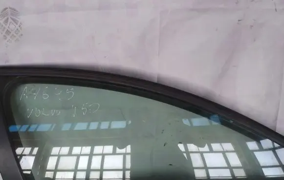 Volvo V50 Front door window glass four-door