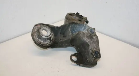 Audi A4 S4 B6 8E 8H Engine mounting bracket 8E0199352