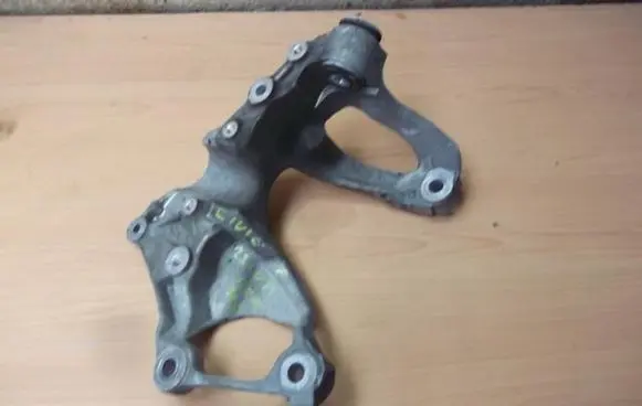 Honda Civic Engine mounting bracket
