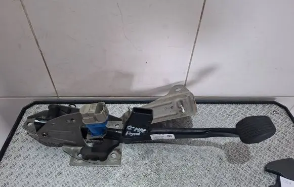 Ford C-MAX II Brake pedal AV612467AE