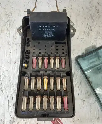 Mercedes-Benz Sprinter W901 W902 W903 W904 Fuse module 2015400450