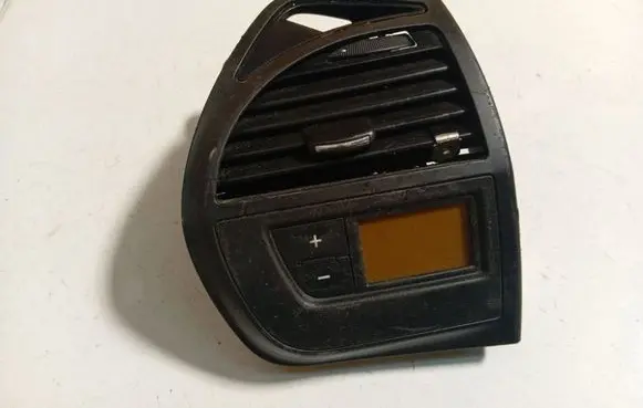 Citroen C4 Grand Picasso Dash center air vent grill 303844