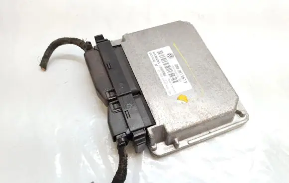 Volkswagen PASSAT B5 Engine control unit/module 3B0907557P