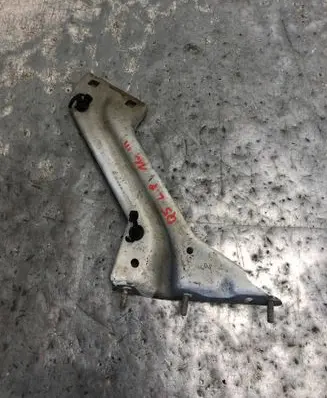 Fender mounting bracket