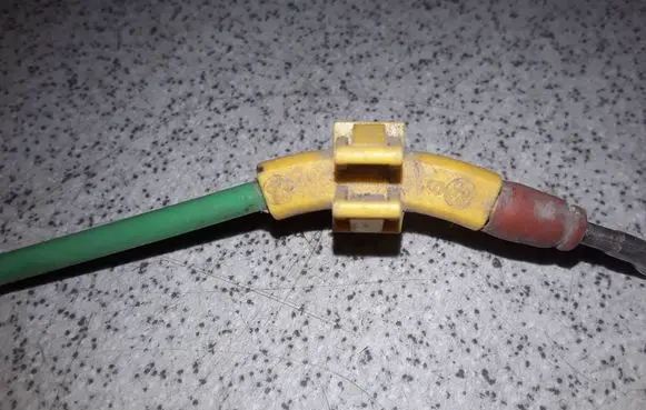 BMW 5 E39 Front door cable line 8225714