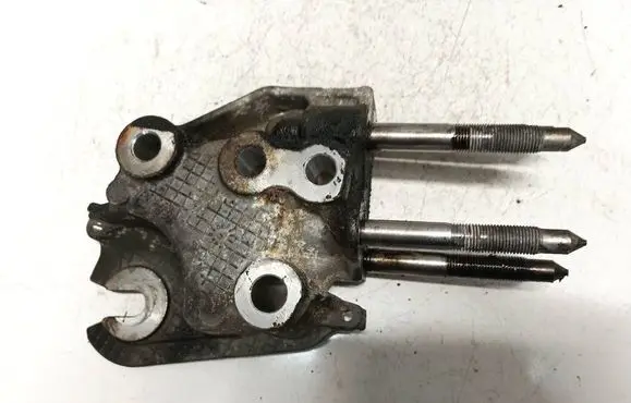 Peugeot 4007 Engine mounting bracket 9660903380