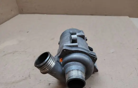 BMW 5 E60 E61 Water pump 307076