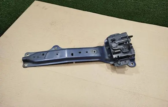 Mitsubishi Pajero Engine bonnet/hood lock/catch