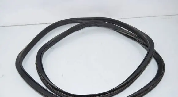BMW i3 Trunk rubber seal (body) 7439016 51767439016 7405297