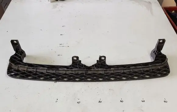 Volkswagen PASSAT B7 Front bumper mounting bracket
