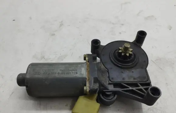 Mercedes-Benz CLK A208 C208 Front door window regulator motor 0130821723 119378868