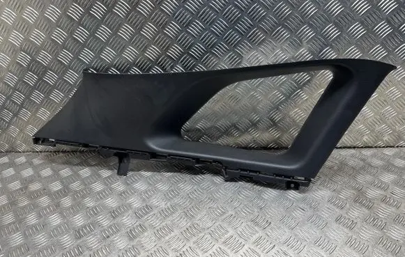 (D)pillar trim (top)