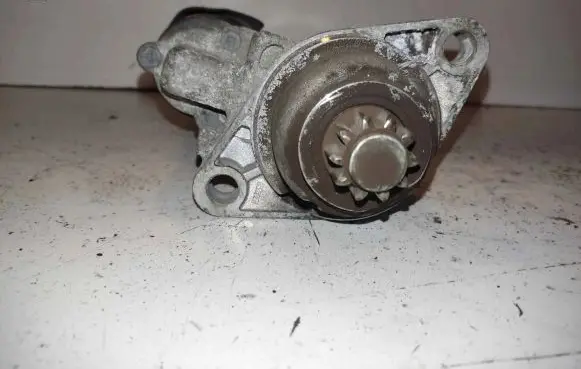 Volkswagen Golf V Starter motor 1005831365