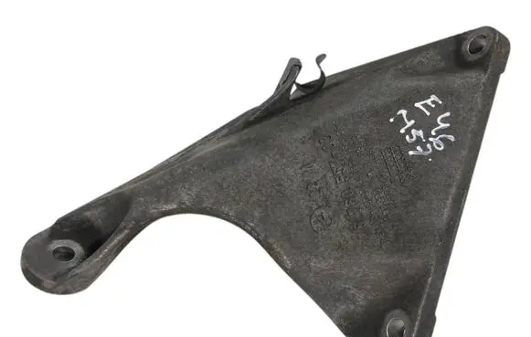 BMW 3 E46 Engine mounting bracket 6760557 22116760557