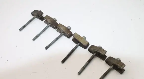 Mercedes-Benz R W251 Fuel Injector clamp holder