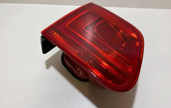 Volkswagen Tiguan Tailgate rear/tail lights 5N0945093J 2SA010739 05 5N0945309A