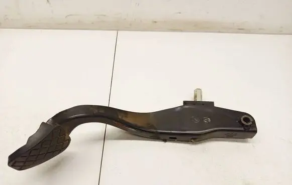 Volkswagen PASSAT B5 Brake pedal 8d1721140d