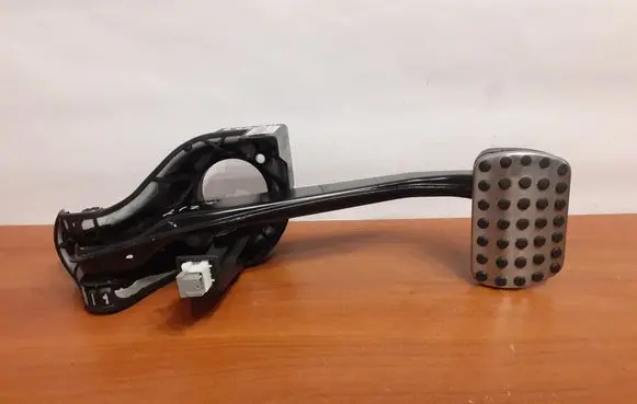 Mercedes-Benz E W212 Brake pedal 10428 A2042902301