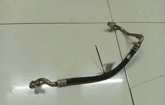 Suzuki Swift I Air conditioning (A/C) pipe/hose