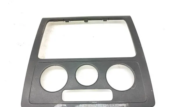 Radio/GPS head unit trim