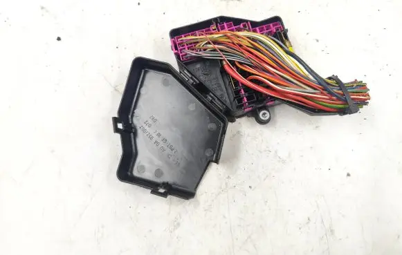 Audi A4 S4 B5 8D Fuse module 8D1941824