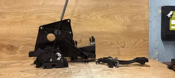 Volvo V70 Front door lock 30661073