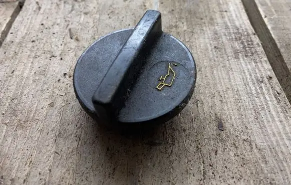 Audi A6 S6 C5 4B Oil filler cap 