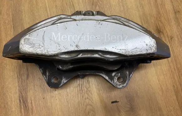 Mercedes-Benz S W222 Front brake caliper 20B40105004A