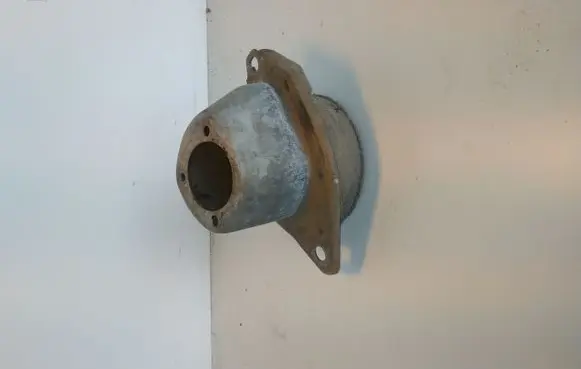 Volvo V70 Front shock absorber mounting bracket 