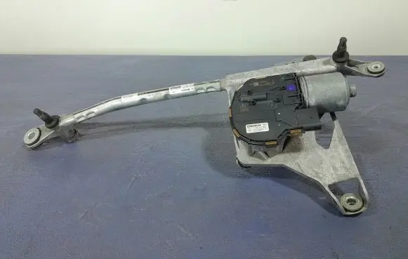 Audi Q7 4M Front wiper linkage and motor 4M8955119