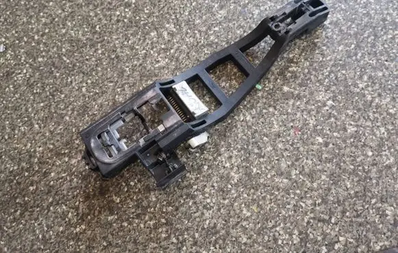 Rear door exterior handle/bracket