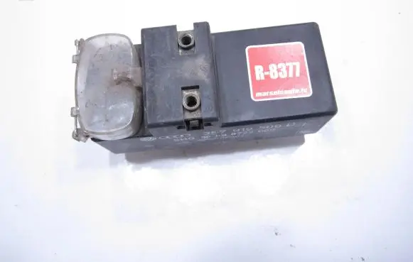 Volkswagen PASSAT B5 Coolant fan relay 357919506D 898722000