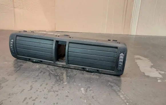 Skoda Superb B5 (3U) Dash center air vent grill 3U0820951A 3U0820951B