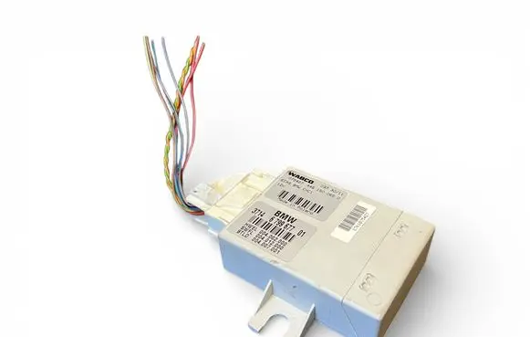 BMW 5 F10 F11 Air suspension control unit module (rear) 6799677 37146799677