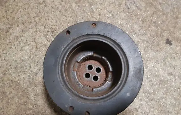 BMW 5 E39 Crankshaft pulley 11232247886