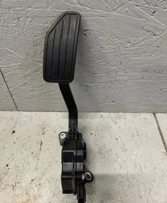 Subaru Impreza V Accelerator throttle pedal 36010FL020 1988001170 08B30B01085