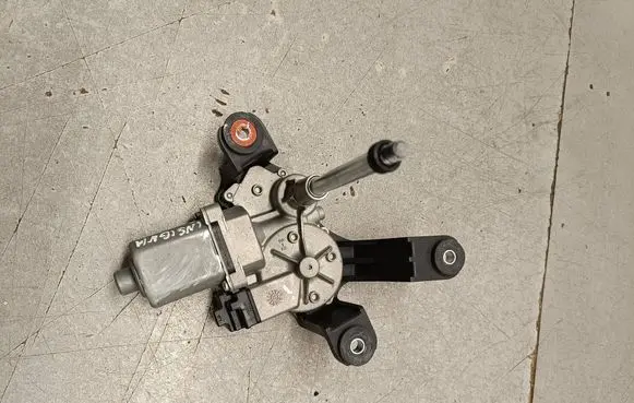 Opel Insignia B Rear window wiper motor 39117472 689062013