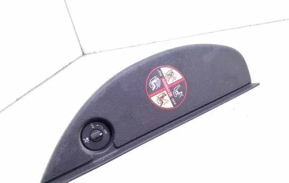 Passenger airbag on/off switch