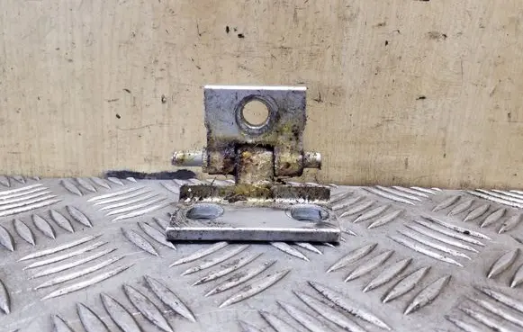 Volvo XC90 Rear door lower hinge