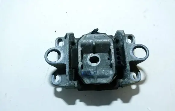 Ford Mondeo Mk III Engine mount bracket