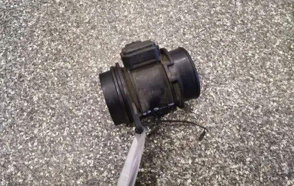 Peugeot 207 Mass air flow meter 5WK97004 9647144080